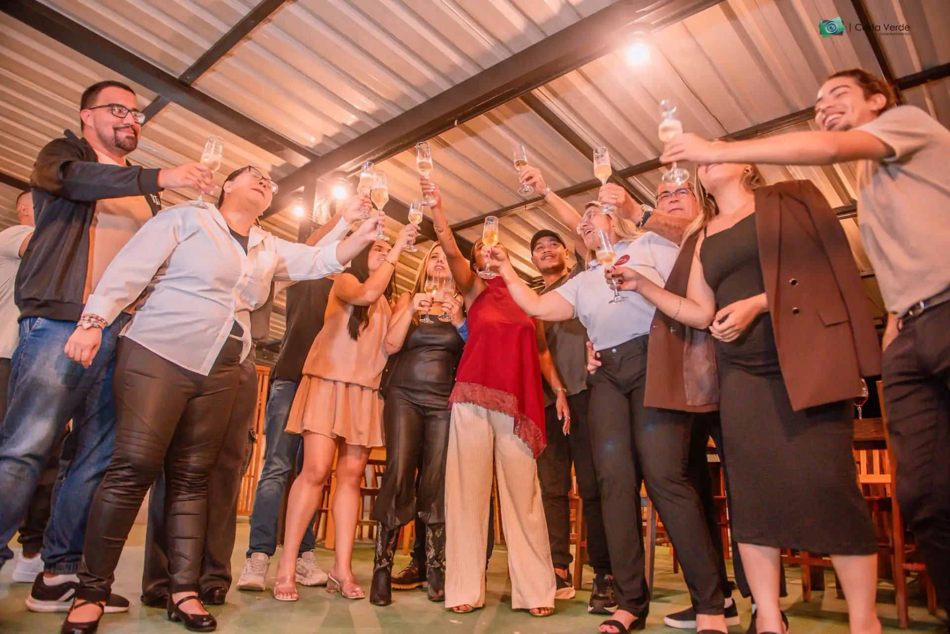 Brinde de celebração em evento na Quinta