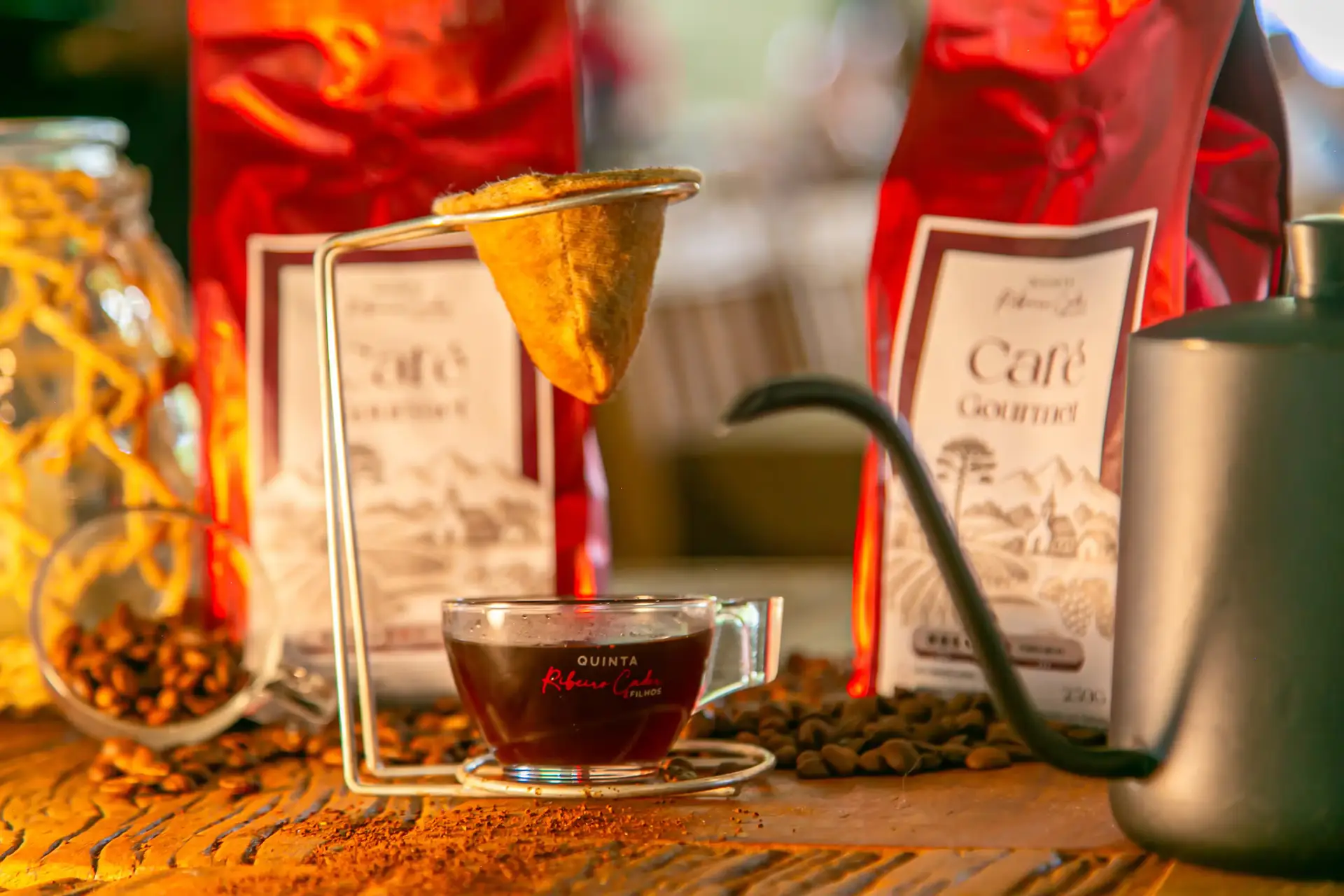 Mesa farta de café da manhã colonial